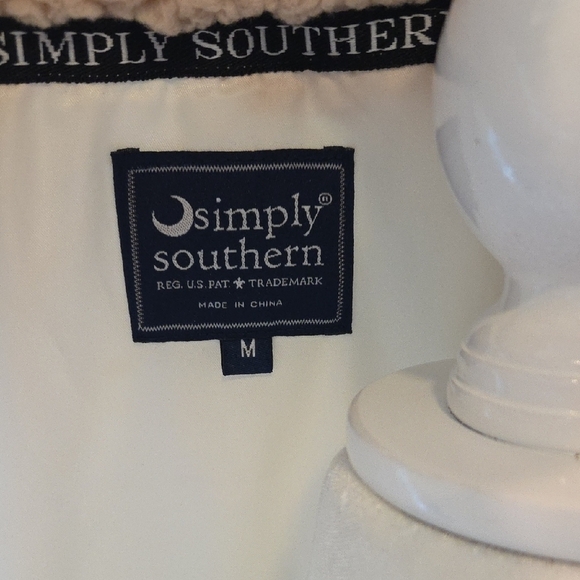 Simply Southern Cream Sherpa Vest Women's Size Medium Fully Lined - Picture 2 of 11